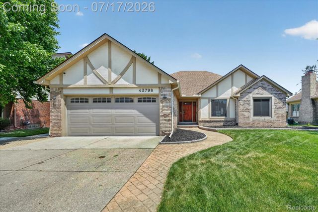 43798 Columbia Drive, Clinton Charter Township, MI 48038