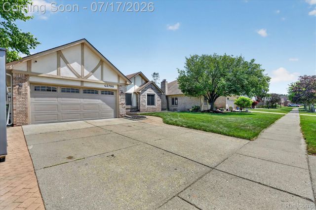 43798 Columbia Drive, Clinton Charter Township, MI 48038