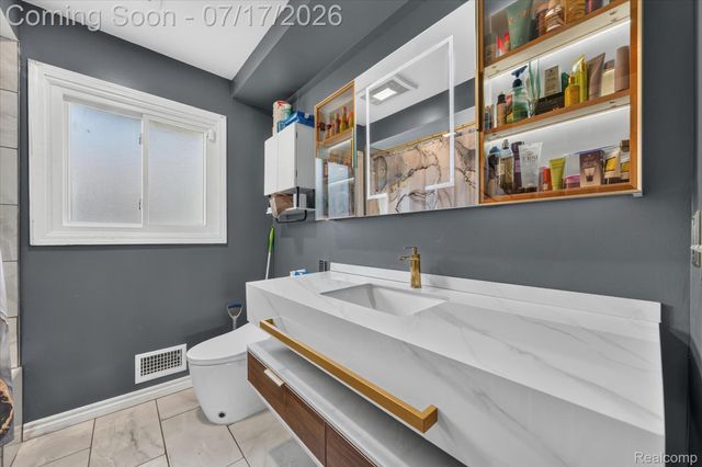 43798 Columbia Drive, Clinton Charter Township, MI 48038