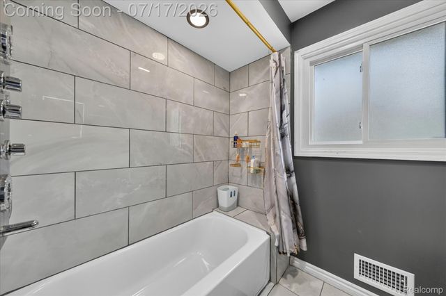 43798 Columbia Drive, Clinton Charter Township, MI 48038