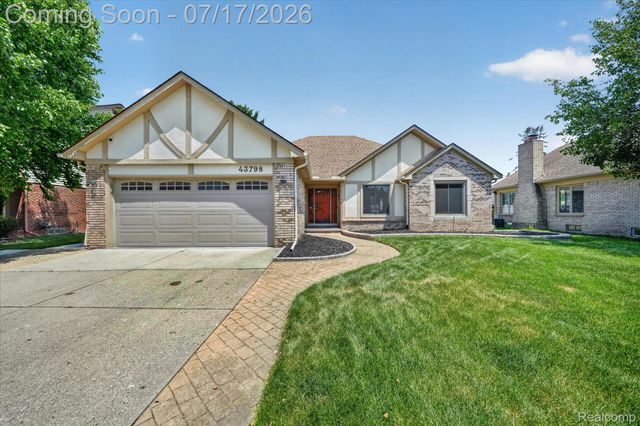 43798 Columbia Drive, Clinton Charter Township, MI 48038
