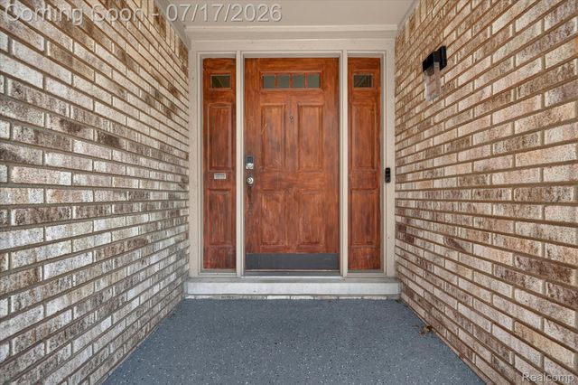43798 Columbia Drive, Clinton Charter Township, MI 48038
