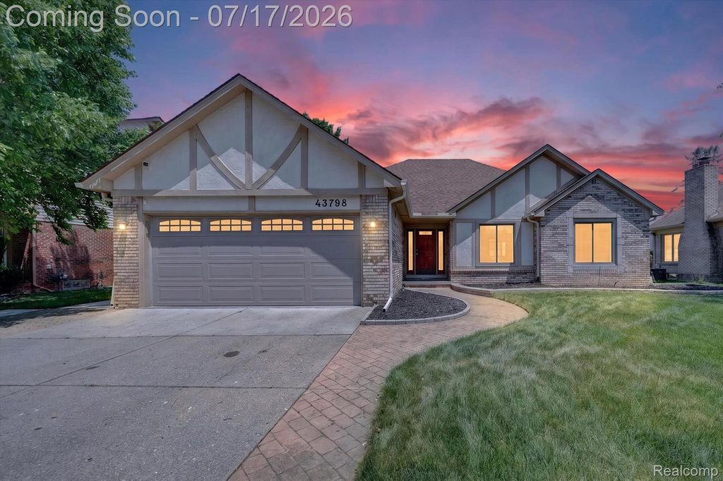 43798 Columbia Drive, Clinton Charter Township, MI 48038