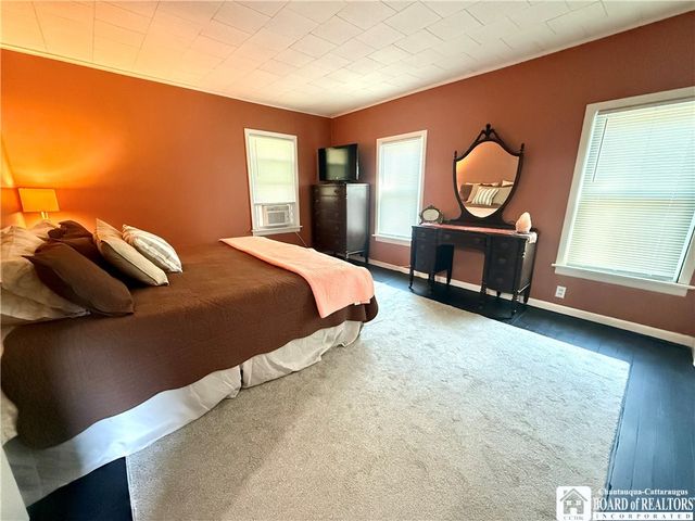 20 Lakeview Avenue, Pomfret, NY 14063