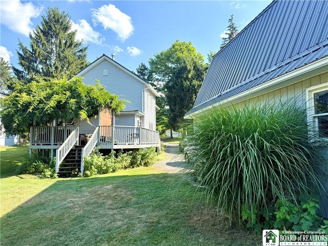 20 Lakeview Avenue, Pomfret, NY 14063