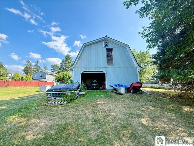 20 Lakeview Avenue, Pomfret, NY 14063