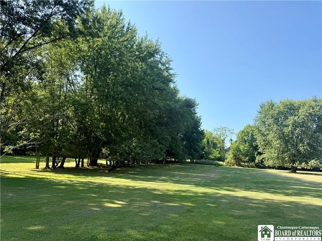 20 Lakeview Avenue, Pomfret, NY 14063