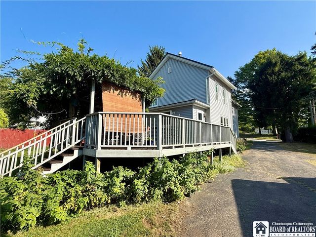 20 Lakeview Avenue, Pomfret, NY 14063