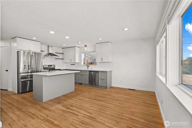 4019 Robin Road W, University Place, WA 98466