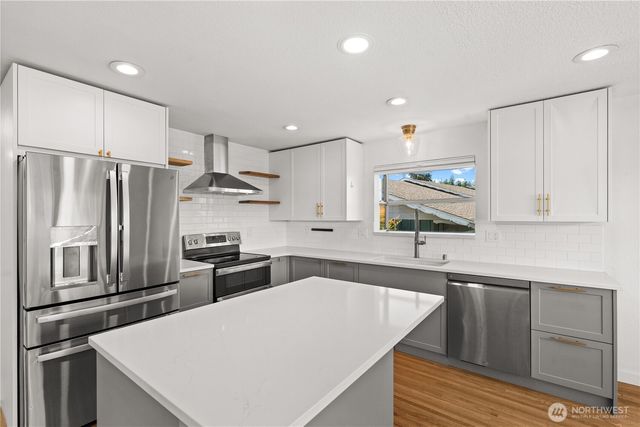 4019 Robin Road W, University Place, WA 98466