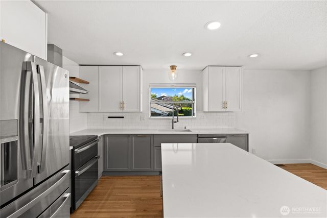 4019 Robin Road W, University Place, WA 98466