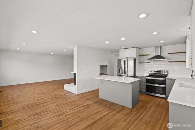 4019 Robin Road W, University Place, WA 98466