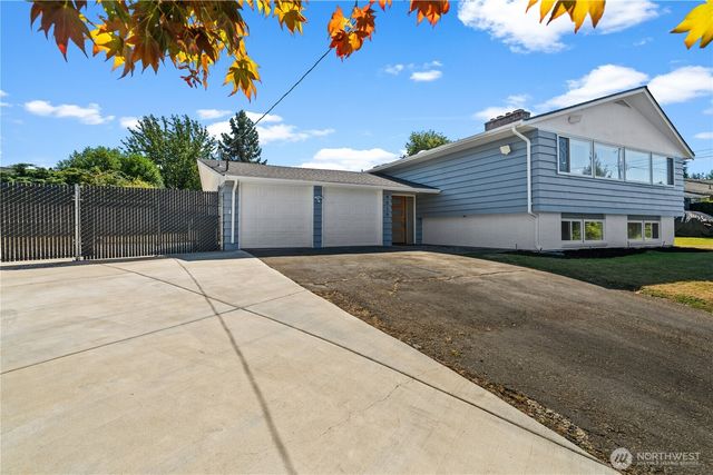 4019 Robin Road W, University Place, WA 98466
