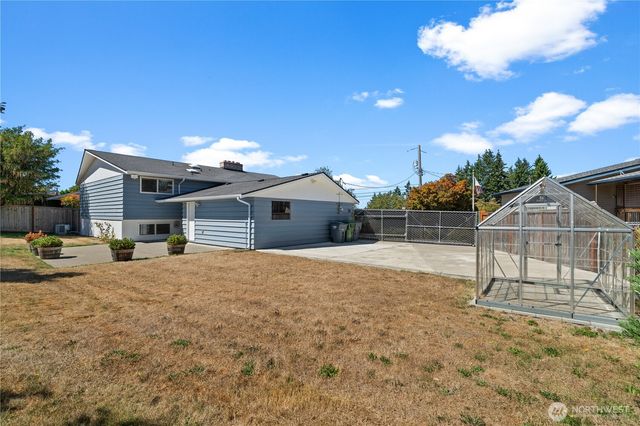 4019 Robin Road W, University Place, WA 98466