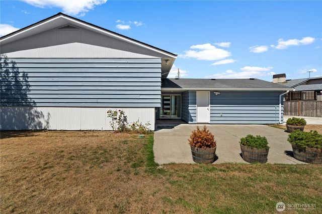 4019 Robin Road W, University Place, WA 98466