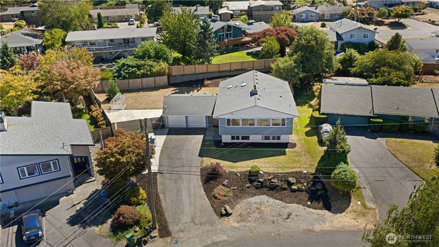 4019 Robin Road W, University Place, WA 98466