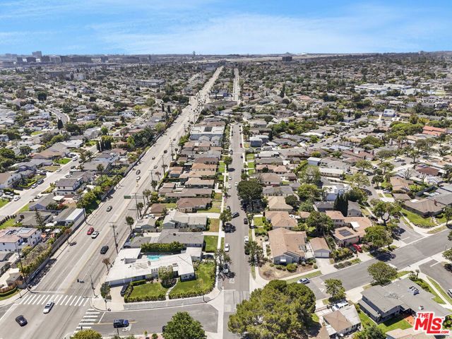 7803 Flight Ave, Los Angeles, CA 90045