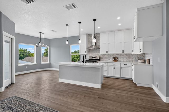 1811 Chateau Lane, Kerrville, TX 78028