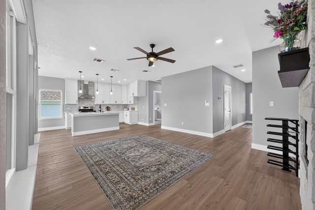 1811 Chateau Lane, Kerrville, TX 78028