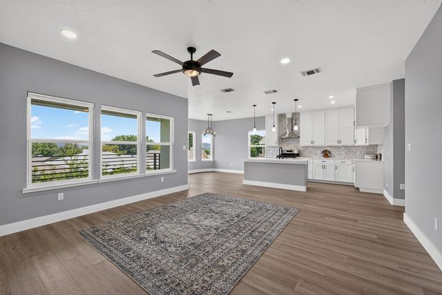 1811 Chateau Lane, Kerrville, TX 78028