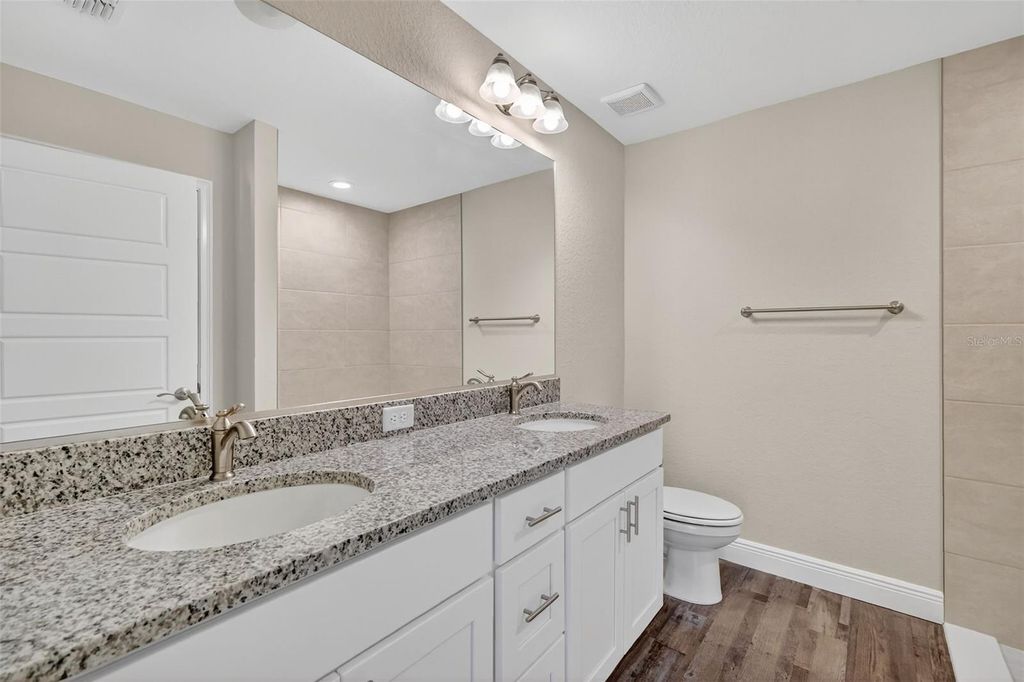 Image 15 of property listing at 14 REDWOOD TRACK PASS, Ocala, FL 34472