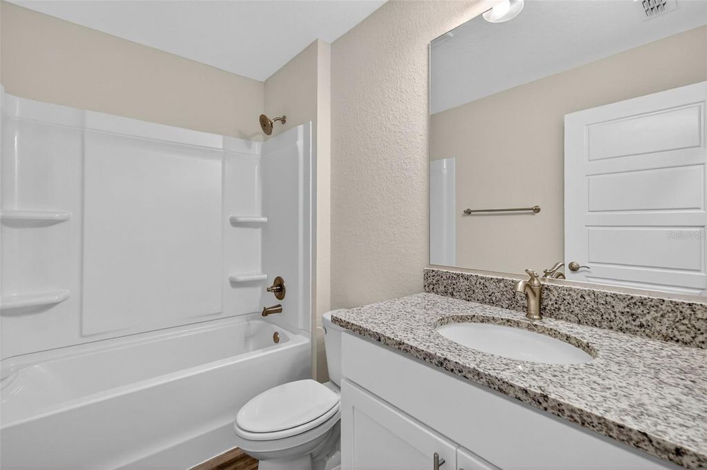 Image 20 of property listing at 14 REDWOOD TRACK PASS, Ocala, FL 34472