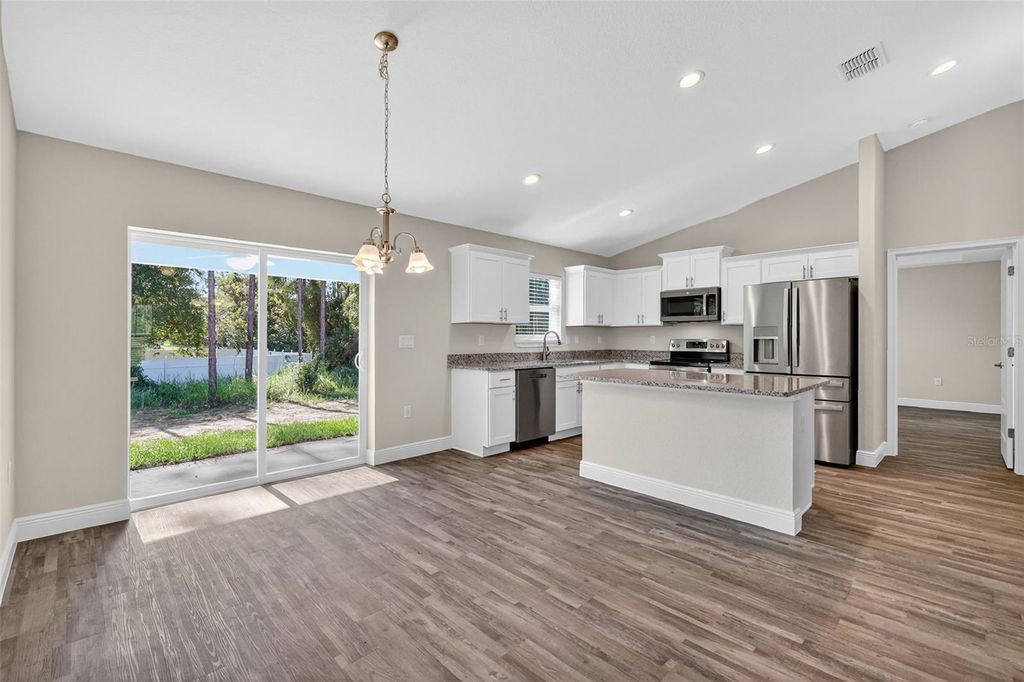 Image 7 of property listing at 14 REDWOOD TRACK PASS, Ocala, FL 34472