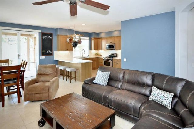 1015 Via Reata, Vista, CA 92081