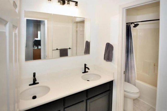 1015 Via Reata, Vista, CA 92081