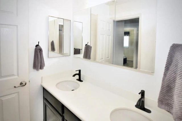 1015 Via Reata, Vista, CA 92081
