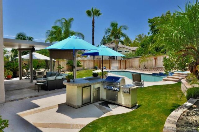 1015 Via Reata, Vista, CA 92081