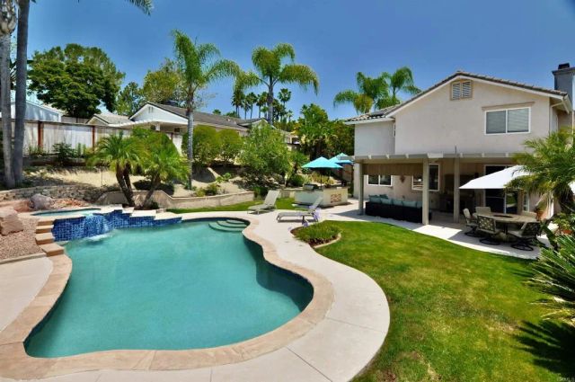 1015 Via Reata, Vista, CA 92081