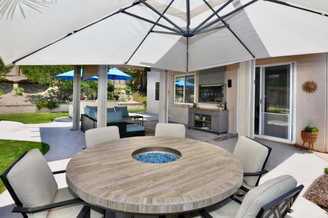 1015 Via Reata, Vista, CA 92081