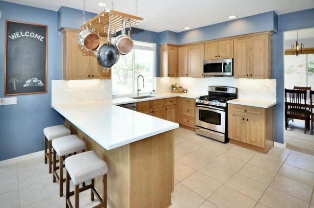 1015 Via Reata, Vista, CA 92081