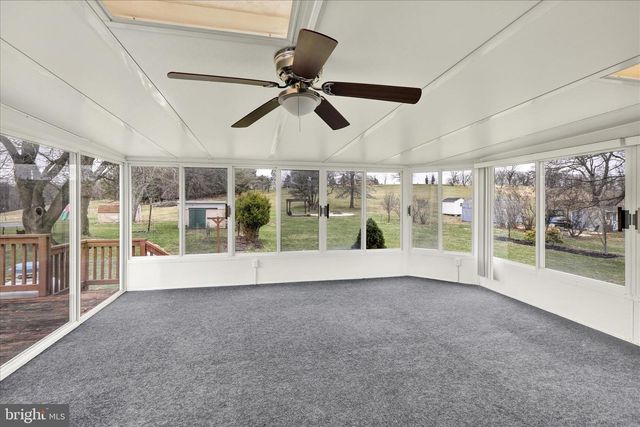 341 CHESTNUT ST, Leesport, PA 19533