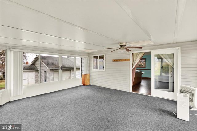 341 CHESTNUT ST, Leesport, PA 19533