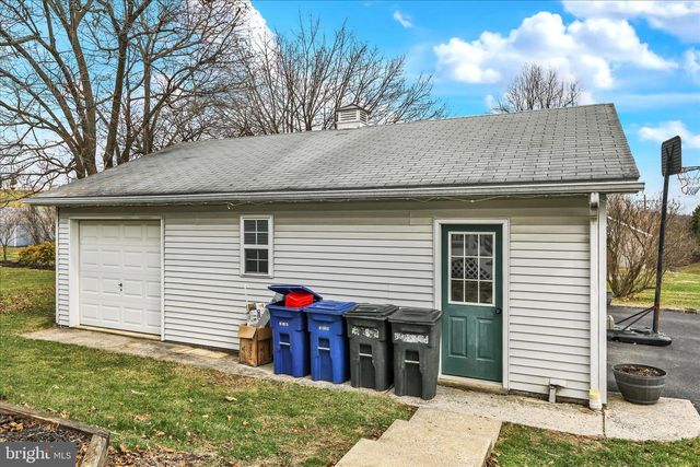 341 CHESTNUT ST, Leesport, PA 19533