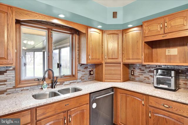 341 CHESTNUT ST, Leesport, PA 19533