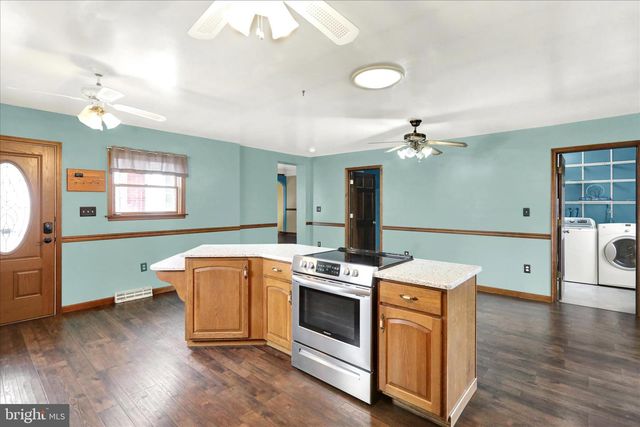 341 CHESTNUT ST, Leesport, PA 19533