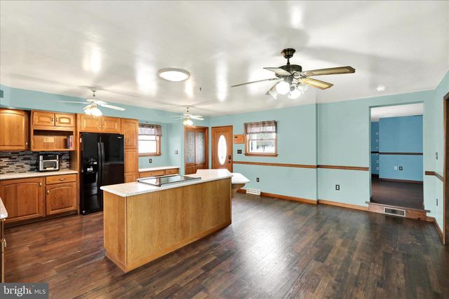 341 CHESTNUT ST, Leesport, PA 19533