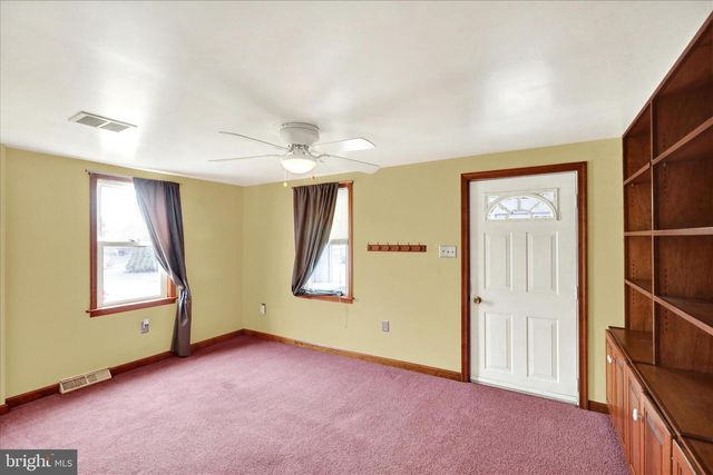 341 CHESTNUT ST, Leesport, PA 19533