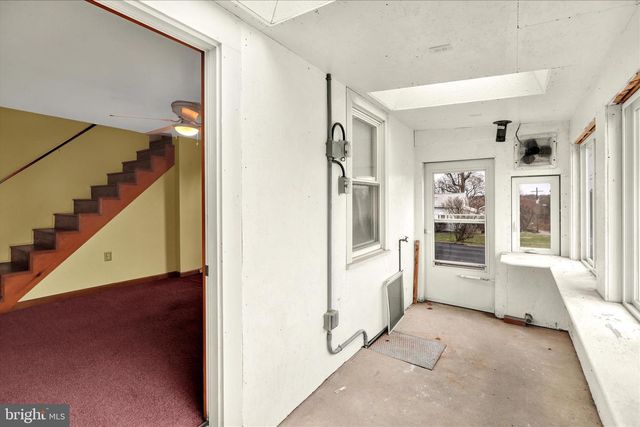 341 CHESTNUT ST, Leesport, PA 19533