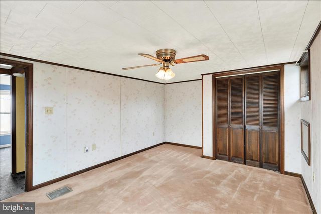 341 CHESTNUT ST, Leesport, PA 19533