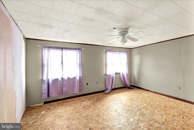 341 CHESTNUT ST, Leesport, PA 19533