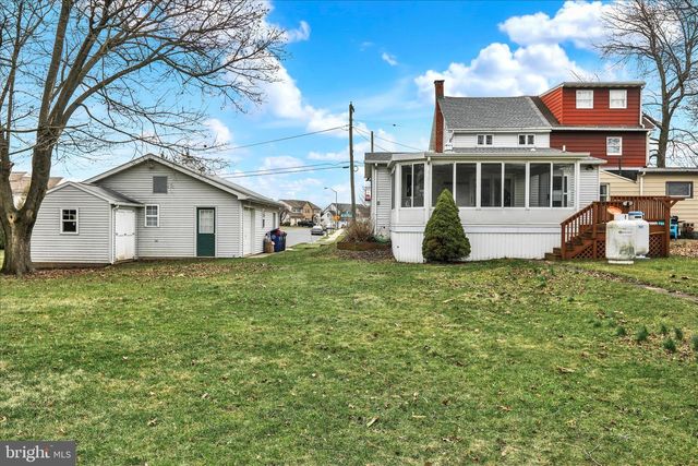 341 CHESTNUT ST, Leesport, PA 19533