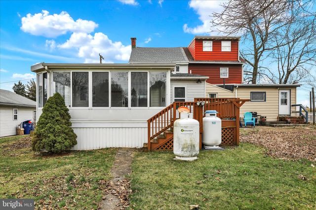 341 CHESTNUT ST, Leesport, PA 19533