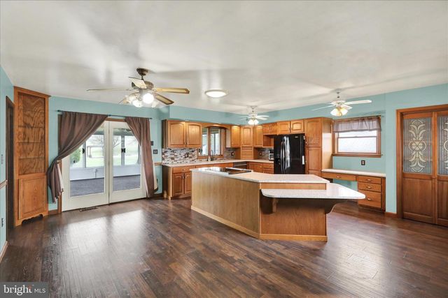 341 CHESTNUT ST, Leesport, PA 19533