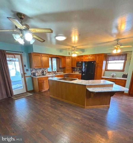 341 CHESTNUT ST, Leesport, PA 19533