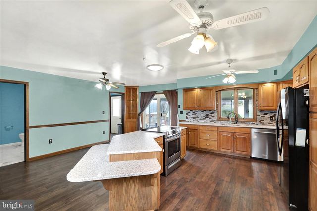 341 CHESTNUT ST, Leesport, PA 19533