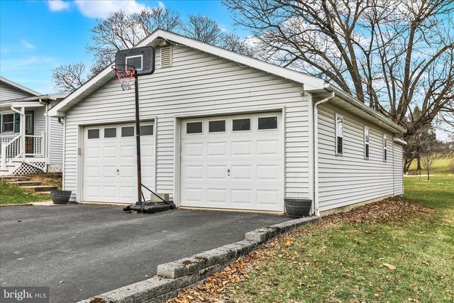 341 CHESTNUT ST, Leesport, PA 19533